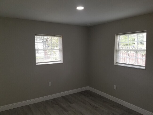 Building Photo - 2642-2648 Michigan Ave