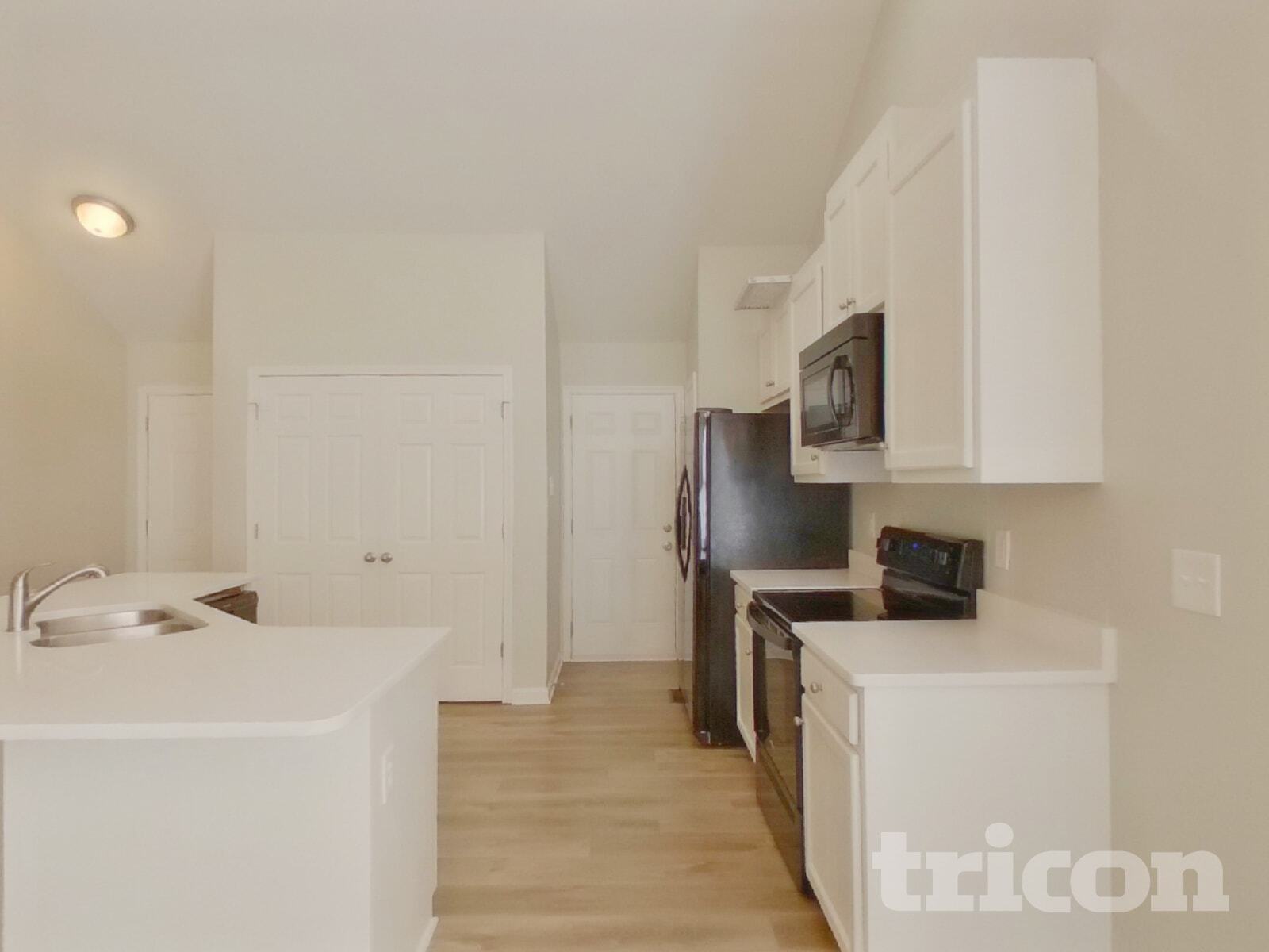 Building Photo - 1585 Kingston Dr