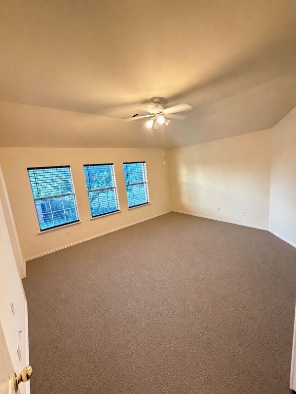 Building Photo - 5000 Crossvine Ln