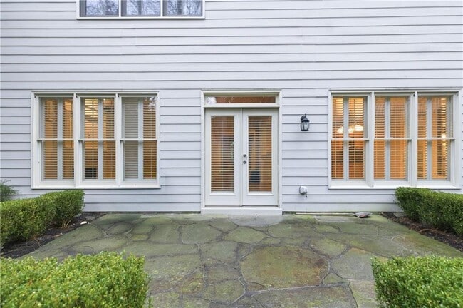 Building Photo - 3194 Windsor Lake Dr NE