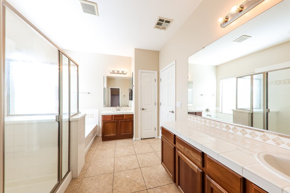 Building Photo - 15629 W MacKenzie Dr