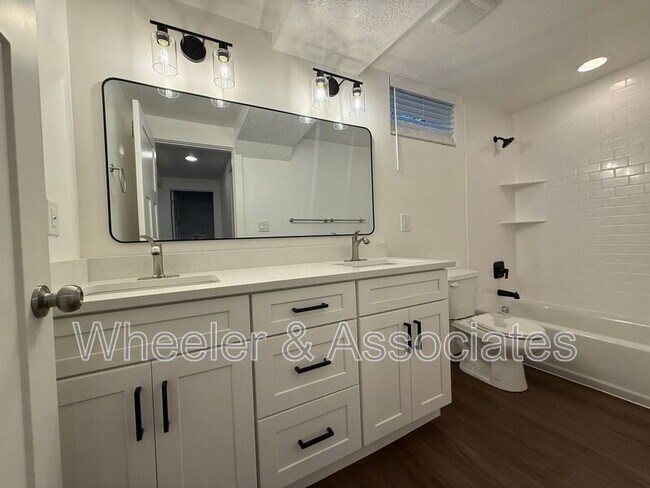 Building Photo - 3718-3718 Brinker Ave