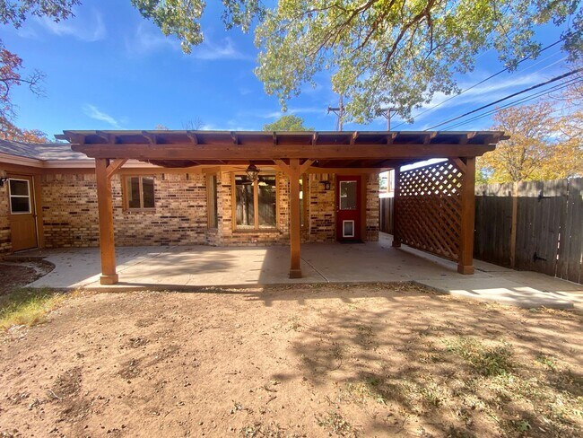 Building Photo - Great 5 bedroom home near LCU now available