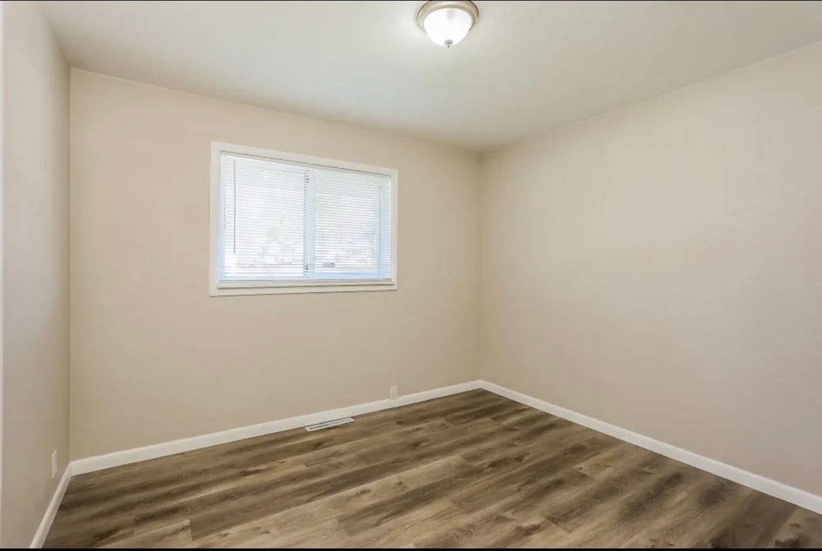 Building Photo - 16805 E Maplewood Dr