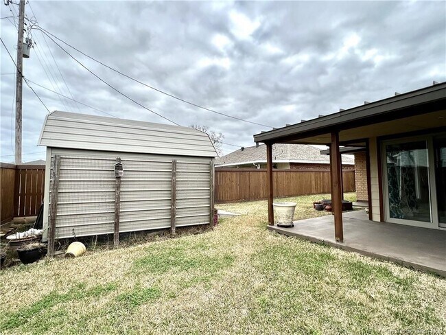 Building Photo - 33 Eucalyptus St
