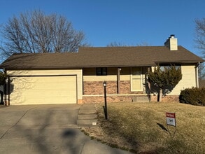 Building Photo - "Charming 2-Bedroom Retreat with Ample Space in Wichita's Serene South Willo-Esque Court!"