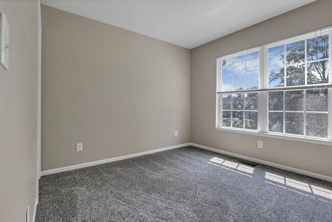 Building Photo - 1218 Green Dr