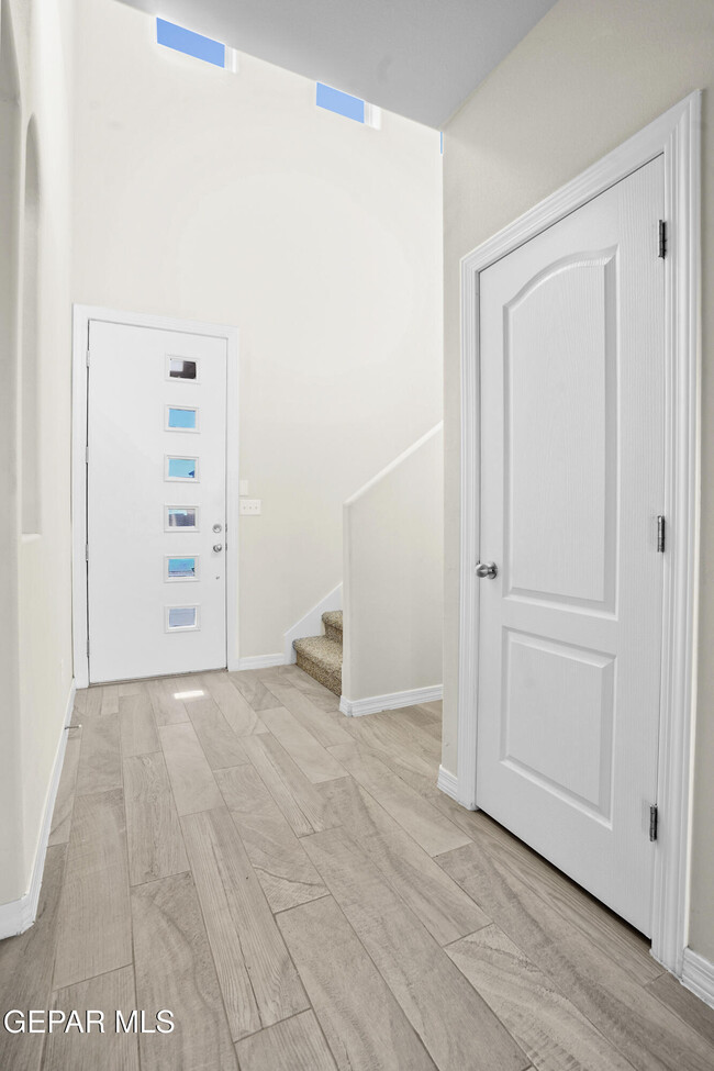 Building Photo - 12265 Desert Pine Ave