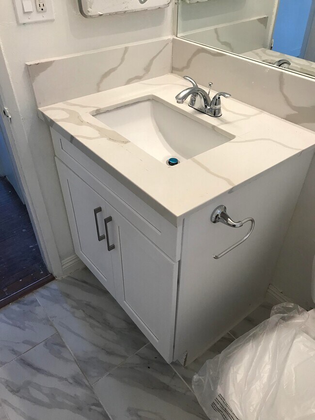 Building Photo - 5222-5226 Lexington Ave