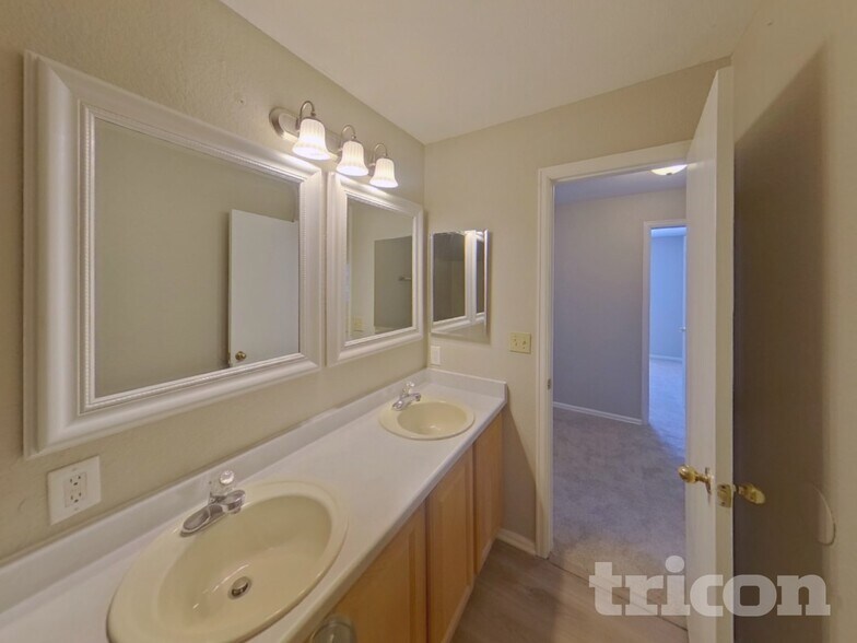 Building Photo - 6325 Blazing Star Dr