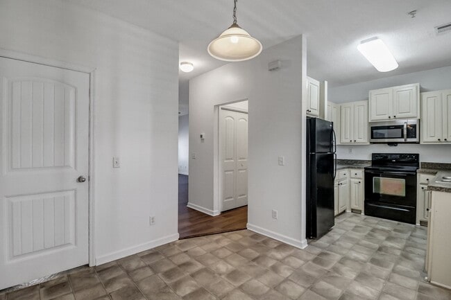 Building Photo - 324 Laurel Oak Ln
