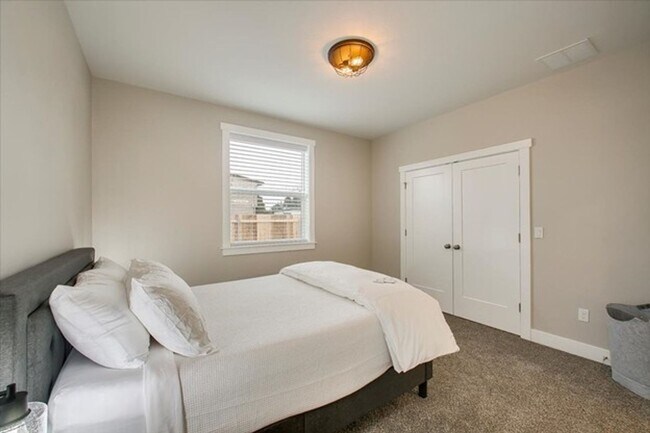 Building Photo - Stunning newer home in a great Boise location