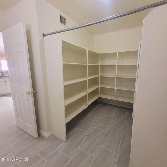 Building Photo - 2210 E Paraiso Dr