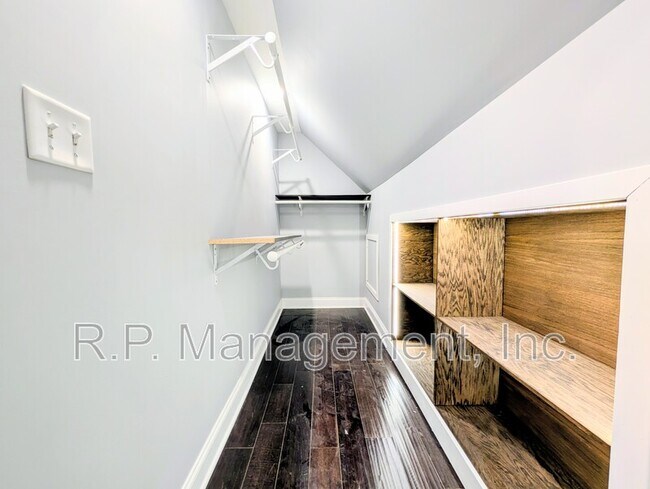 Building Photo - 636 Gotzian St