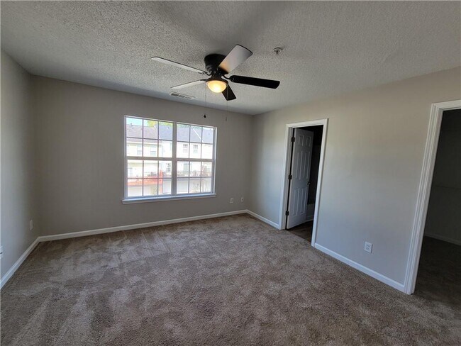 Building Photo - 605 Market Pl Ln