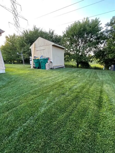 Building Photo - 1140 W 86th Pl