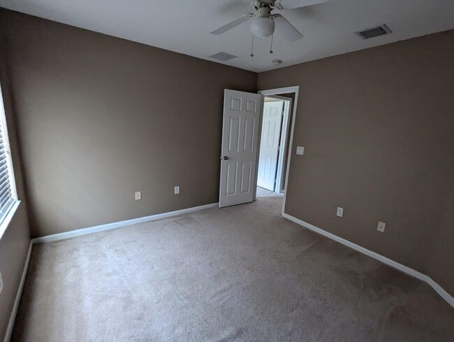 Building Photo - 9015 Alexandra Cir