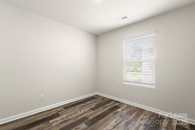 Building Photo - 117 Dogwood Vlg Trl