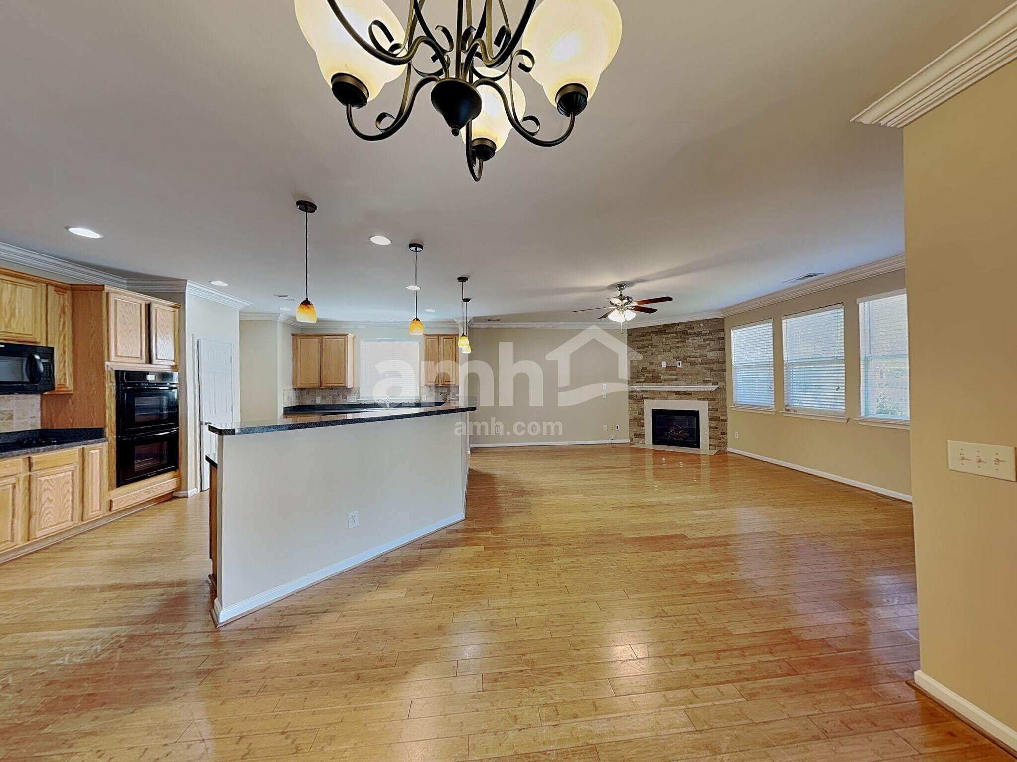 Building Photo - 348 Yellow Iris Rd