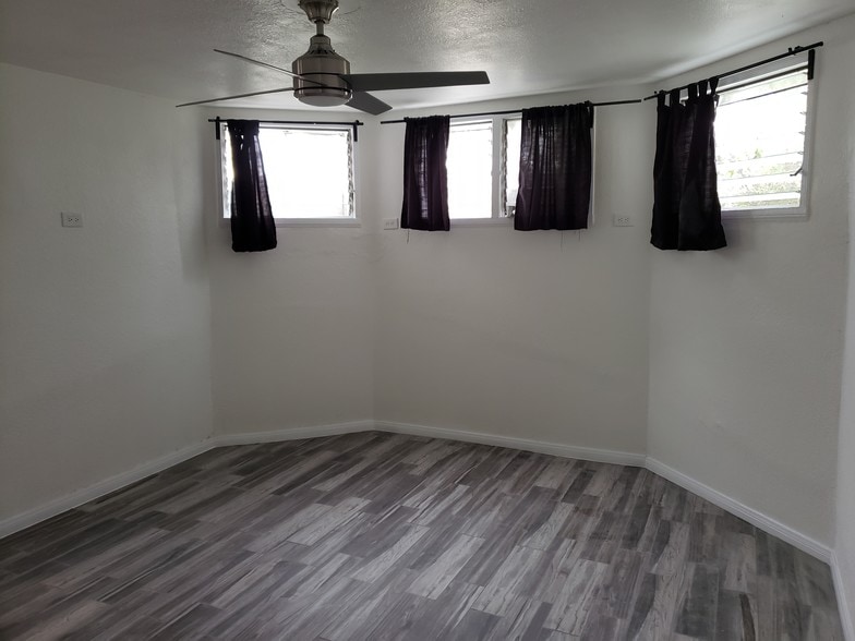 2 bedroom unit - 2719 Michigan Ave