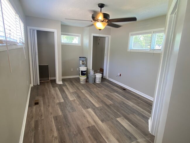 Building Photo - 1622 McCullough Ave NE