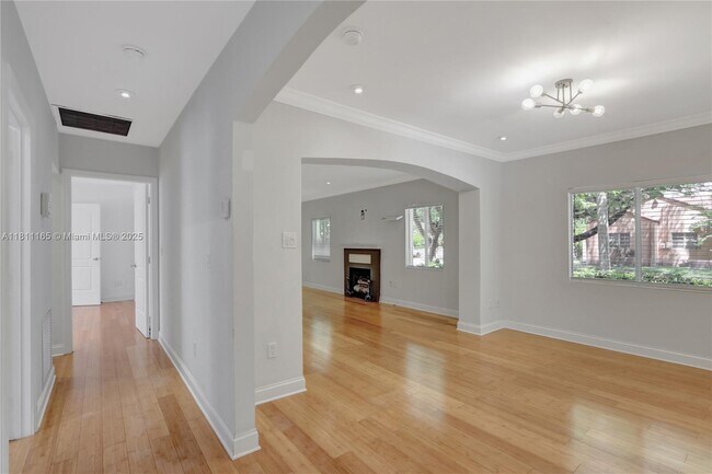 Building Photo - 375 SW 20th Rd