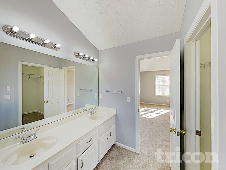 Building Photo - 2611 Peregrine Ct