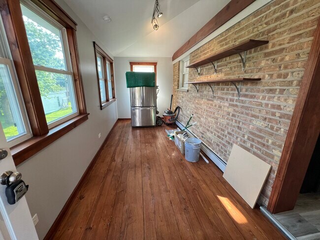 Building Photo - 761 56th St