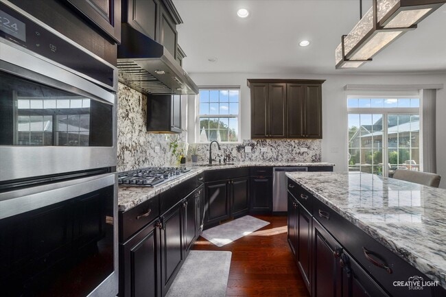 Building Photo - 3675 Shaughnessy Dr