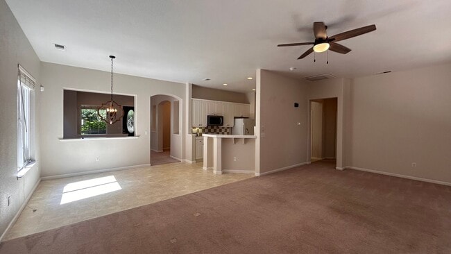 Building Photo - 1323 Cindy Dr