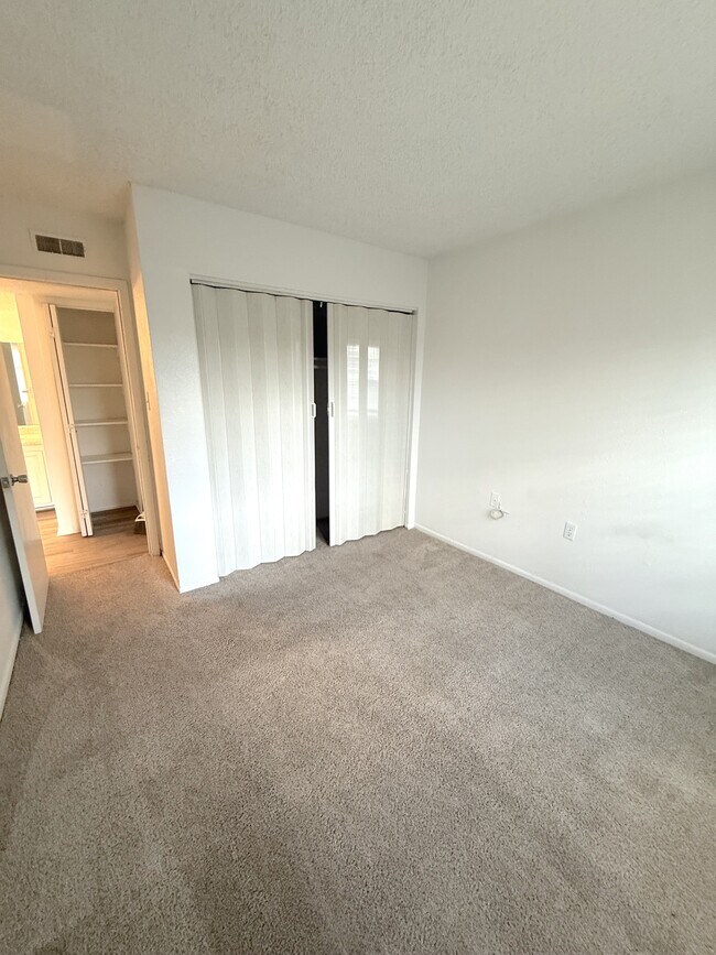 Building Photo - 2515 N Alafaya Trail