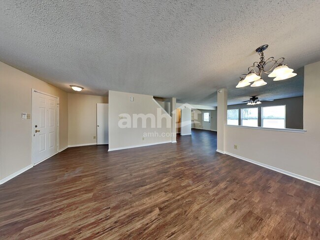 Building Photo - 10350 Lee Stewart Ln