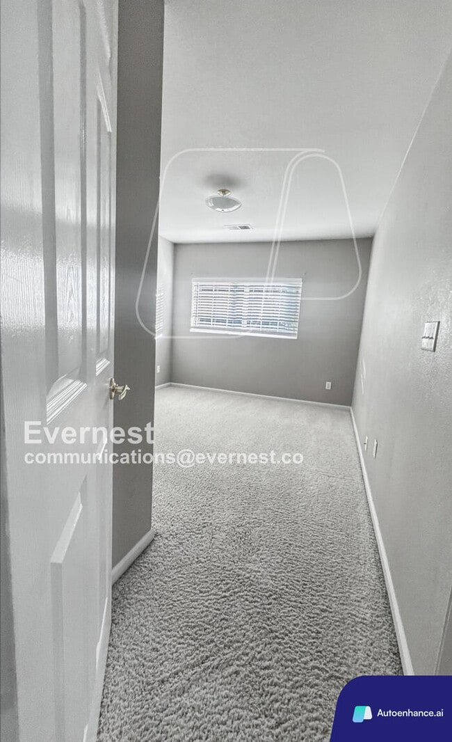 Building Photo - 2787 W Greens Dr