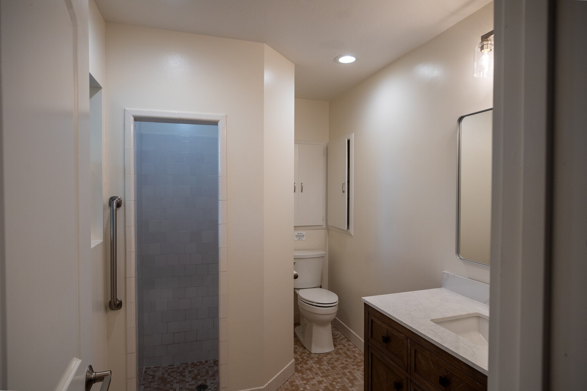 Building Photo - 384 Crazy Horse Canyon Rd