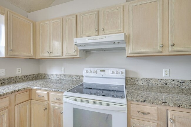 Building Photo - 5020 Old Salem Rd