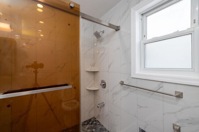 Building Photo - 100 W 46th St