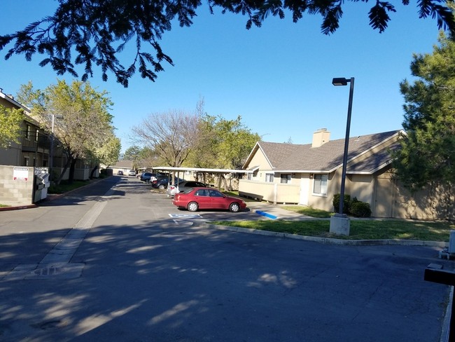 Willow Glen Apartments - Sacramento, CA | Apartment Finder