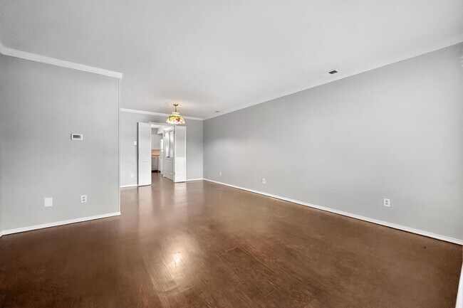 Building Photo - 8351 Lullwater Dr