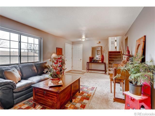 Living room / Entry - 7091 Beech Street
