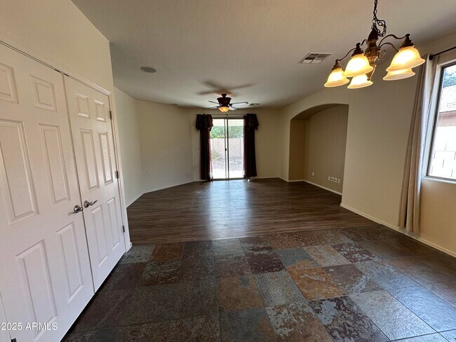 Building Photo - 2653 E Canyon Creek Dr