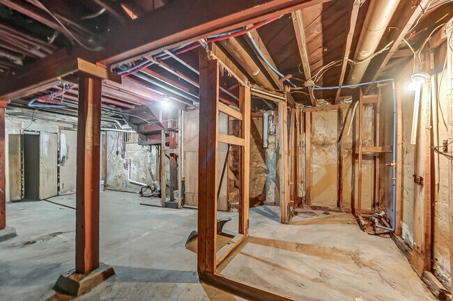 Building Photo - Three Bedroom Home for Lease in Dayton!