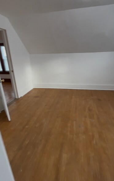 bed 3 - 510 Mather St