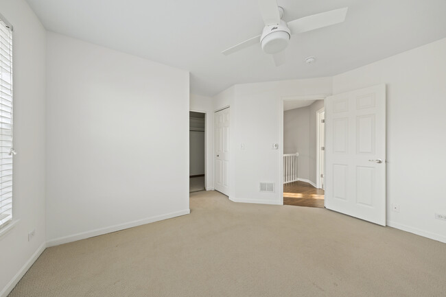 Building Photo - 2106 Rugen Rd