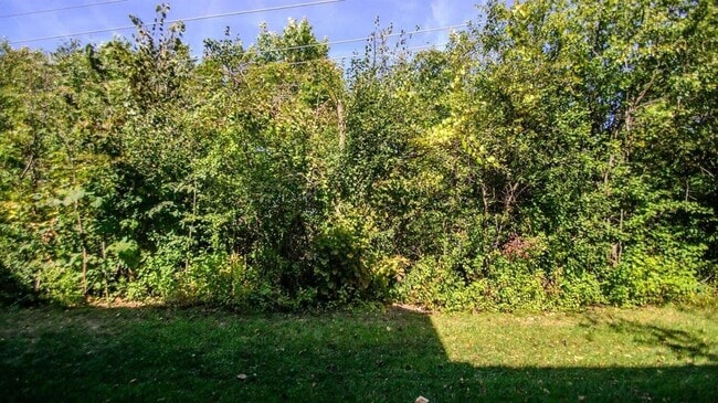 Building Photo - 1430 Fox Pointe Cir