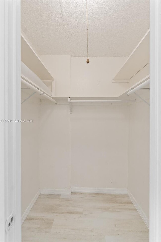Building Photo - 1351 NE Miami Gardens Dr