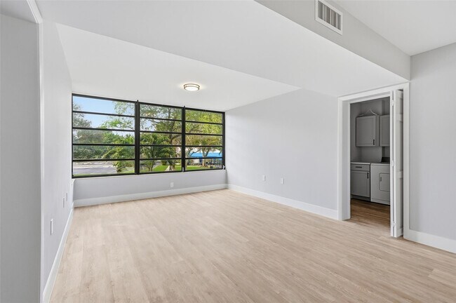 Building Photo - 1717 Whitehall Dr