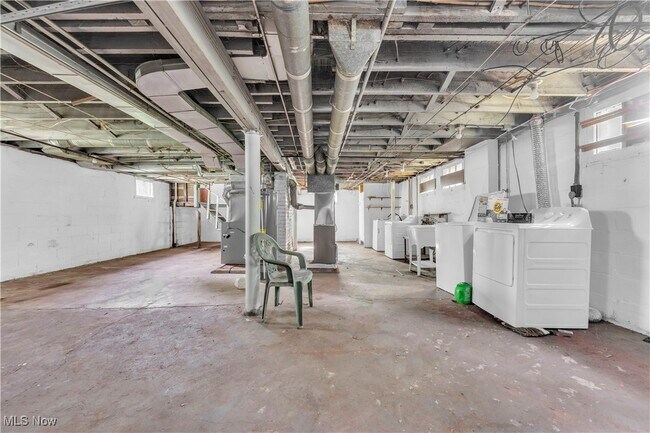 Building Photo - 3209 W 92nd St