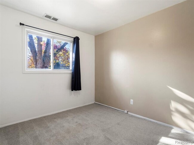 Building Photo - 1320 E Goulson Ave