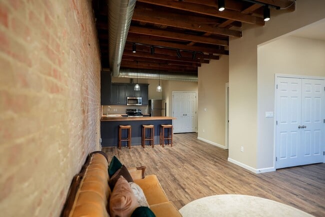 Building Photo - 210 E Washington Ave