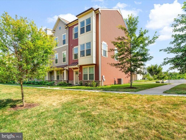 Building Photo - 831 Badger Ave